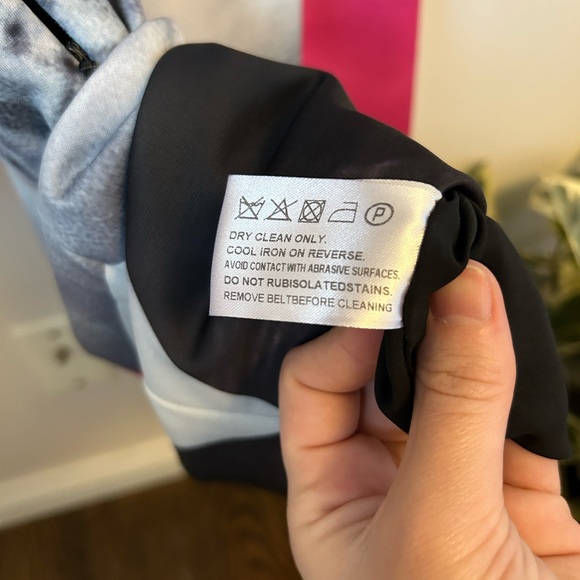 Marcbor Dress. Abstract Tree Design . Size 8 but FITS PETITE - Picture 9 of 9